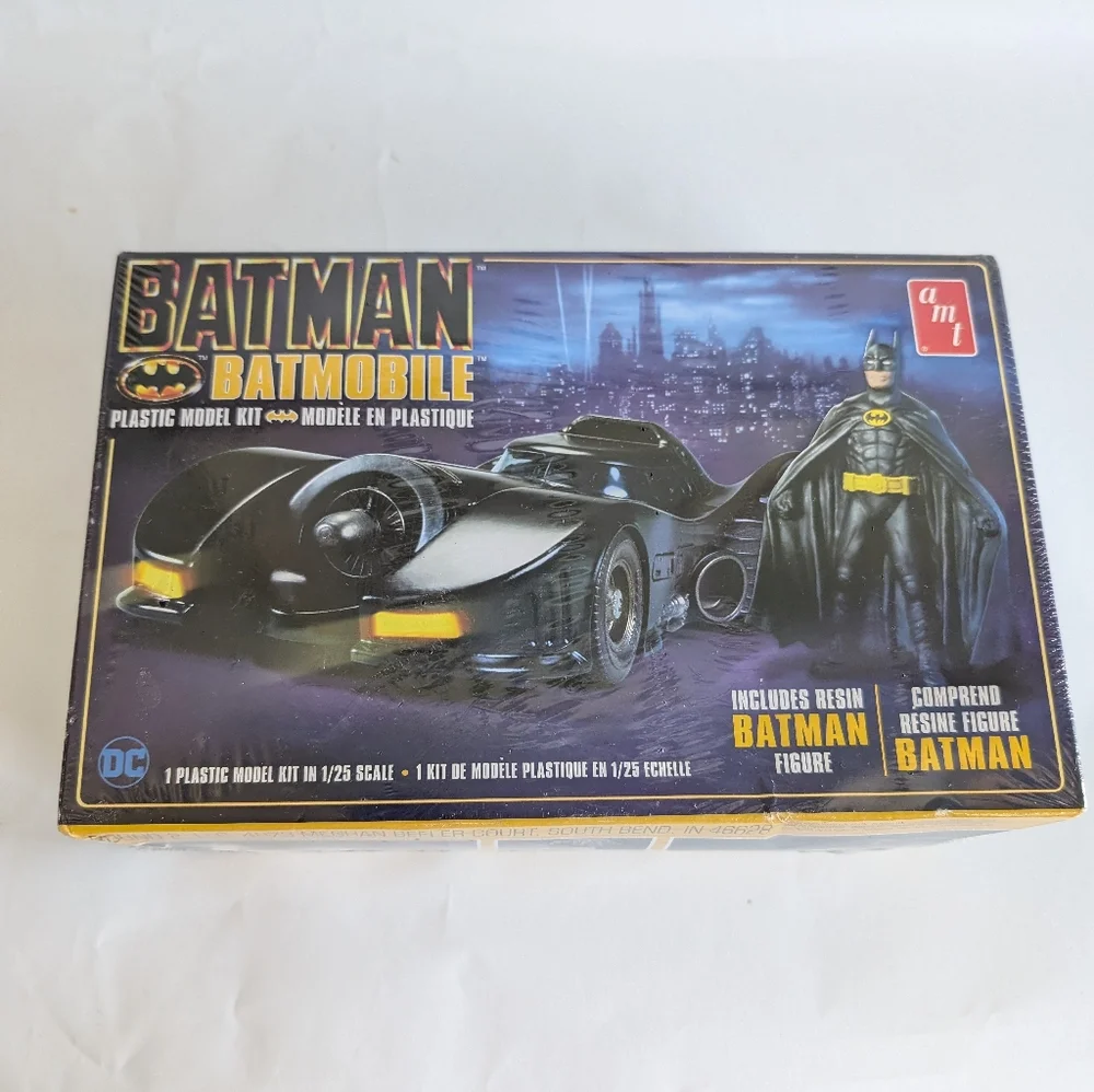 Batman Batmobile AMT Model Kit Jada Toys DC Die-Cast Scale 1:24 Figure